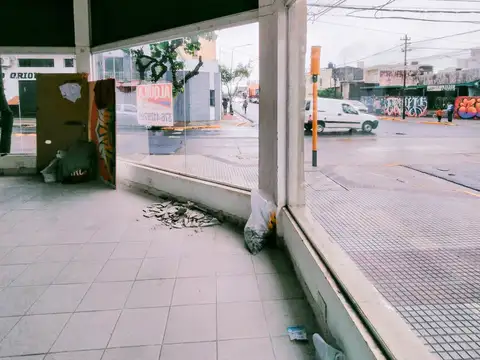 EN ALQUILER LOCAL EN ESQUINA EN POSADAS