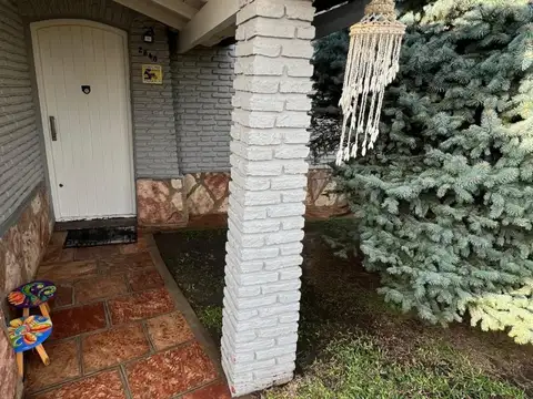 Casa 5 ambientes con 2 baños