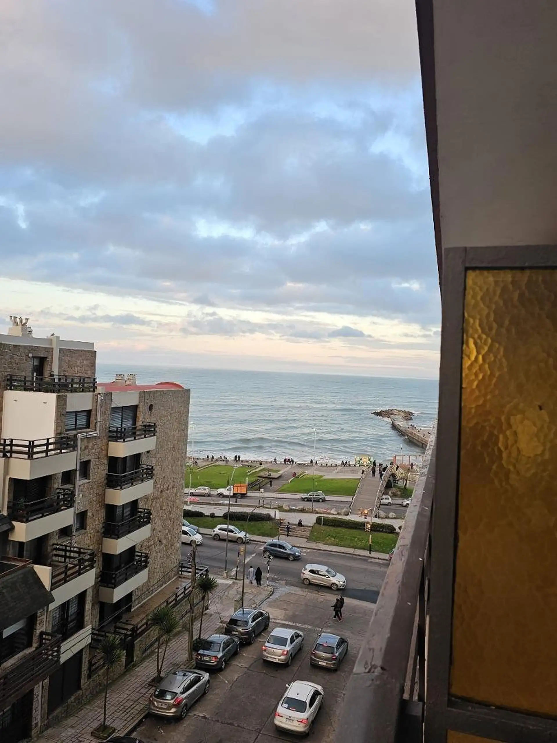 Departamento 2 ambientes al frente - vista al mar