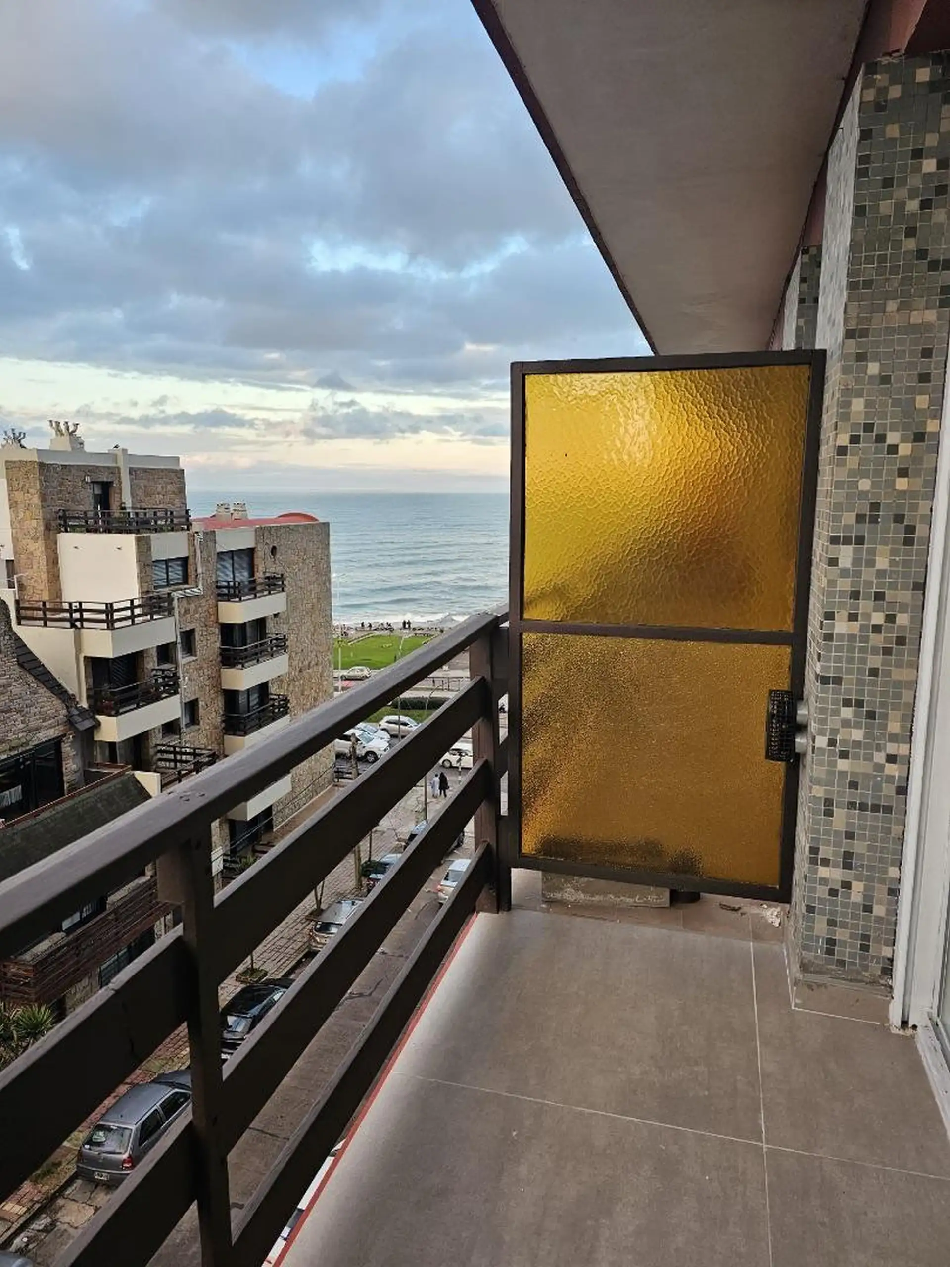 Departamento 2 ambientes al frente - vista al mar