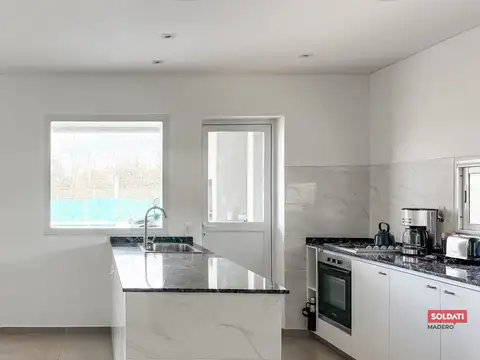 Casa 4 ambientes con 3 baños