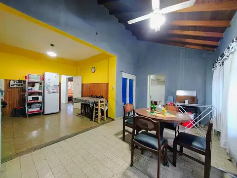 Casa en Venta con 3 cocheras