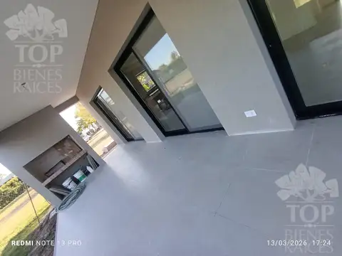 Casa en Venta con 3 cocheras