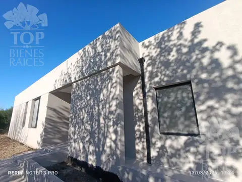 Casa en Venta en El Cantón - Barrio Golf, USD 280.000