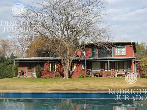 Casa En La Bota Sobre Lote De 2500 M2