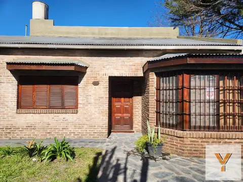 Casa en venta - 4 Dormitorios 2 Baños - 660mts2 - Ingeniero Adolfo Sourdeaux