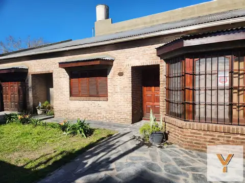Casa 5 ambientes con 2 baños
