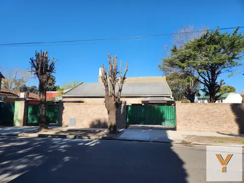 Casa en venta - 4 Dormitorios 2 Baños - 660mts2 - Ingeniero Adolfo Sourdeaux