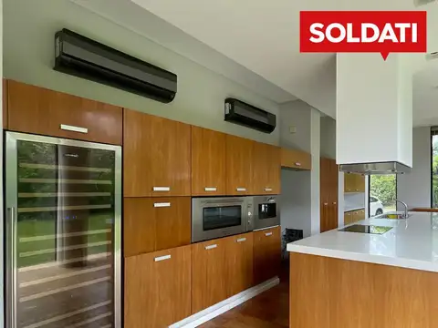 Casa en Venta con 3 cocheras