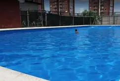 Áreas comunes piscina, juegos en Barrio Parque La Colina, Barrio cerrado