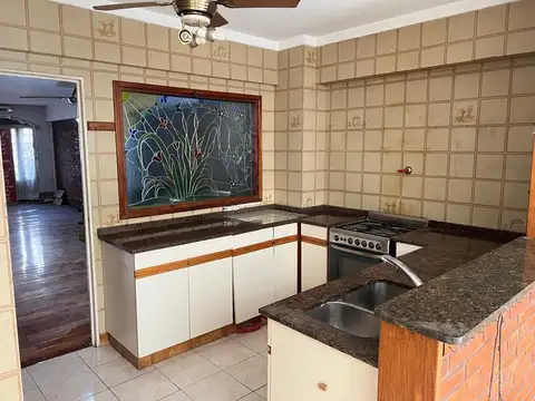 Casa 5 ambientes con 4 baños