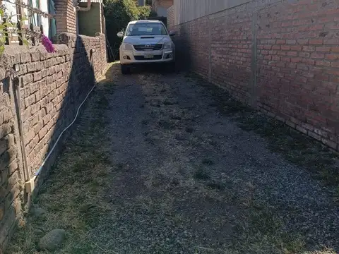 Casa 7 ambientes con 2 baños