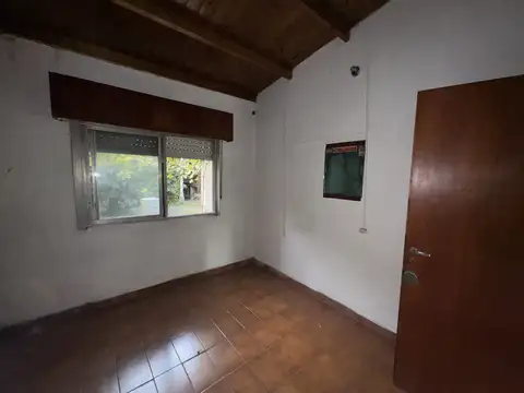 Casa 6 ambientes - Villa de Mayo - con Jardín