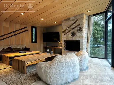 Casa en Venta con 3 cocheras