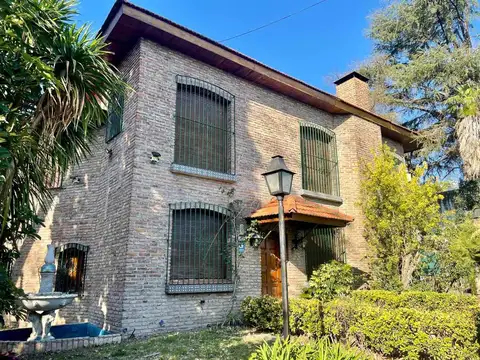 VENTA CASA 6 AMB MORON COCHERA PISCINA LOTE 800M2