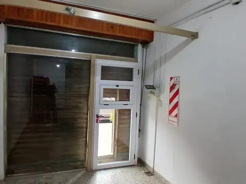 Local en  Alquiler en Cabildo al 2800 - Garin