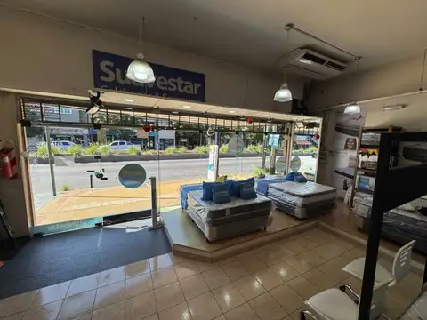 Avenida Hipólito Yrigoyen 10100