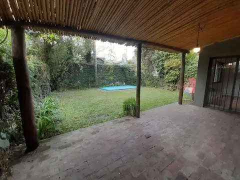 Casa en VENTA - Lomas de San Isidro - 4 dormitorios (1 suite) - Jardín