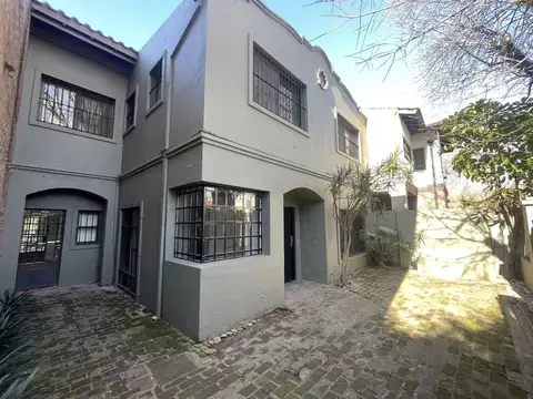 Casa en VENTA - Lomas de San Isidro - 4 dormitorios (1 suite) - Jardín