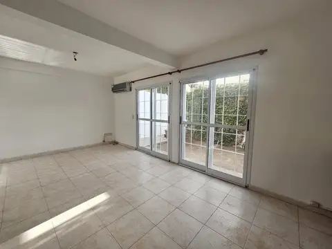 DUPLEX 3 DORMITORIOS EN ALQUILER COCHERA Y PATIO