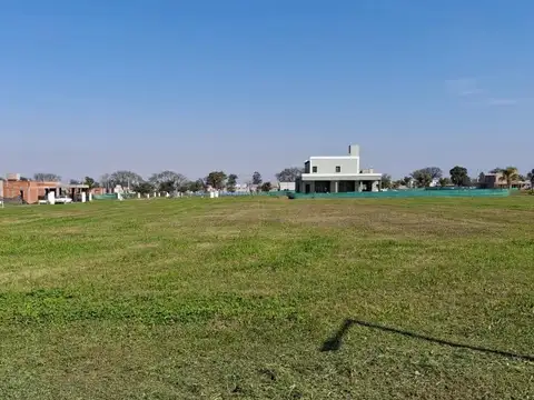 Venta terreno en Country Las Limas