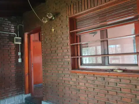 EL PALOMAR - CHALET 3 AMB. + GARAGE - A PASOS DE LA AUTOPISTA OESTE - ZONIF. "RMA"  