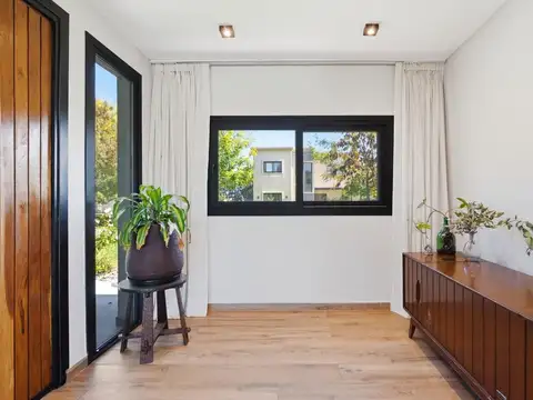 Casa en Venta con 6 cocheras