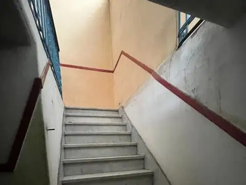 Humberto 1 2700, Piso 1