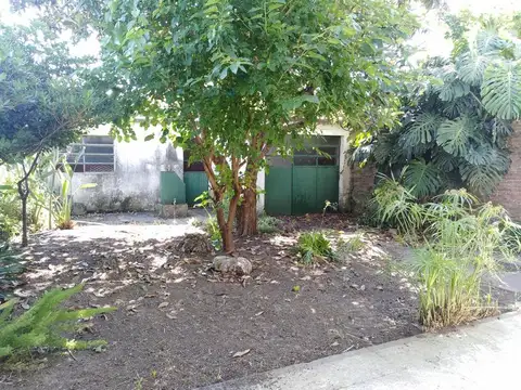 Casa en 2 Plantas con Jardin, Quincho, Garage, Balcon y Terraza - Banfield
