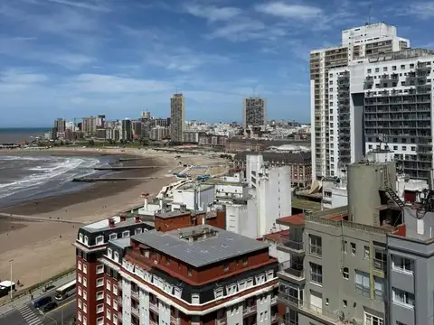 AMBIENTE CON VISTA LATERAL AL MAR