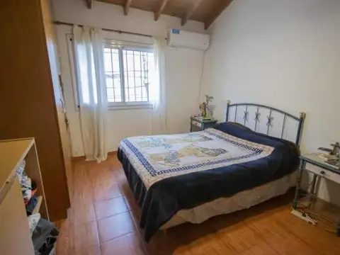 Casa de 5 ambientes con cochera en venta, en Martínez