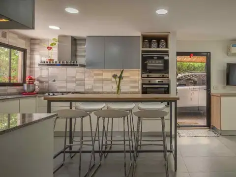 Aristóbulo del Valle 4500