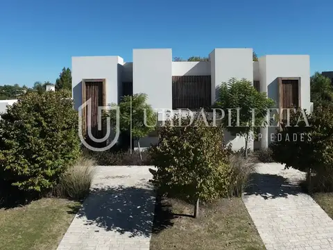 Casa en venta en Pilara sobre cancha de golf - La Berlina - URDAPILLETA PROPIEDAES