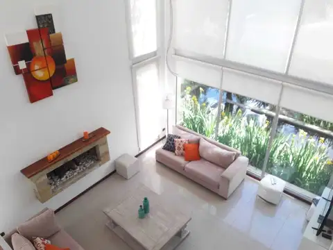 Casa 6 ambientes con 4 baños