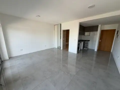DEPARTAMENTO DE 1 AMBIENTE DIVISIBLE EN EXCELENTE ESTADO. BALCON CORRIDO.  MUY POCA ANTIGÜEDAD
