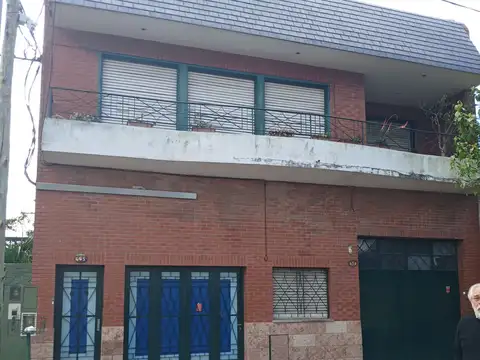 Depto Tipo Casa en Alquiler de 4 ambientes