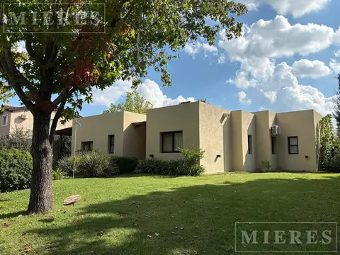 Casa 5 ambientes con 2 baños