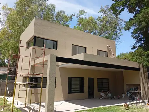 Casa 4 ambientes con 3 baños