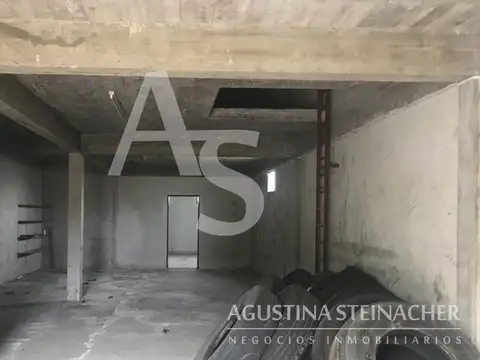 Excelente Local y Predio Comercial