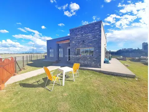 Venta Casa en Laguna Azul 4 Dormitorios Canning