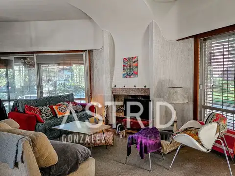 Casa 4 ambientes con 2 baños