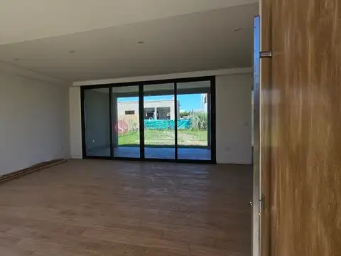 Casa en Venta en Pilar del Este - Santa Lucia, USD 249.000