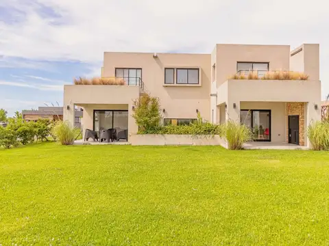 CASA EN VENTA PUERTOS DEL LAGO ESCOBAR