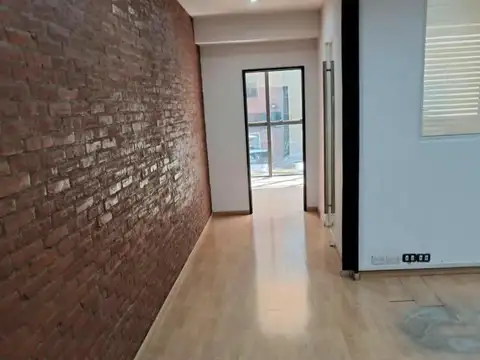 Oficina 3 ambientes con 2 baños