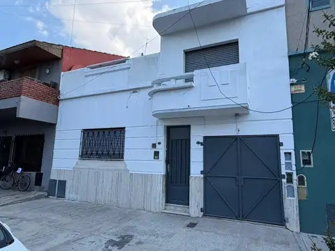 CASA- LOTE PROPIO- 2 VIVIENDAS- AVELLANEDA