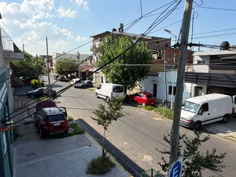 CASA- LOTE PROPIO- 2 VIVIENDAS- AVELLANEDA