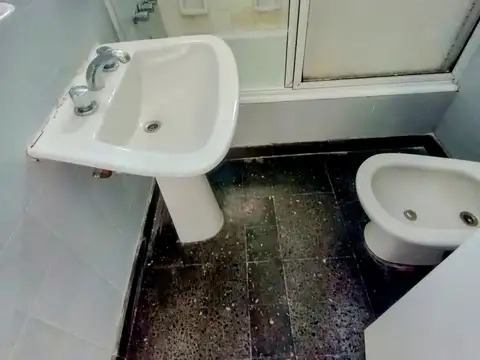 DEPARTAMENTO EN EXCELENTE UBICACIÓN SOBRE AV MITRE