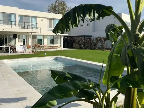 Casa en Alquiler en El Canton - Norte, USD 1.800