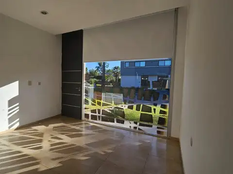Casa en Alquiler al Oeste