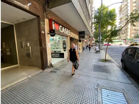Pleno Foco Comercial - Muy Alto Transito Peatonal - Av. Sant